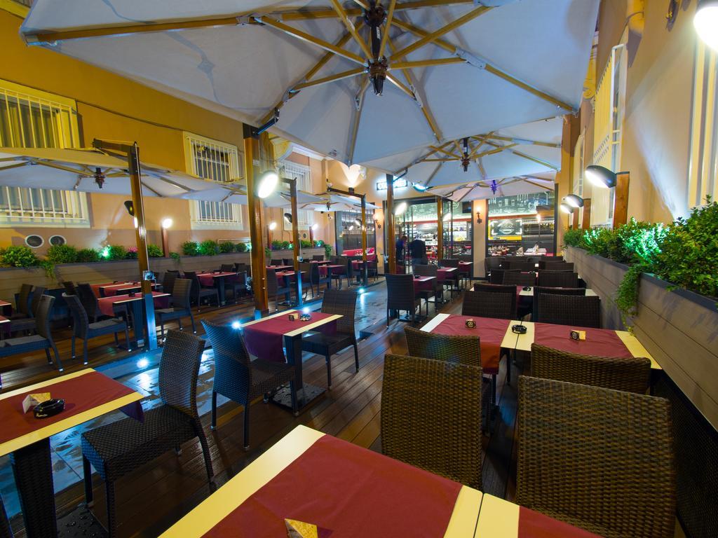 Alessandro Palace & Bar Hostel Rom