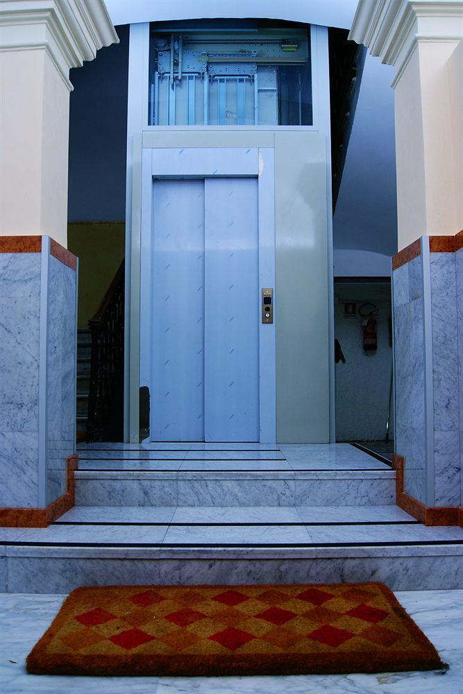 Alessandro Palace & Bar Hostel Rom