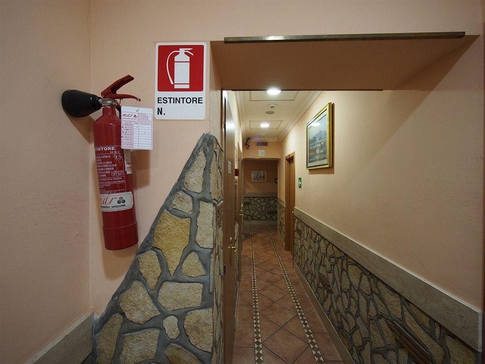 Alessandro Palace & Bar Hostel Rom